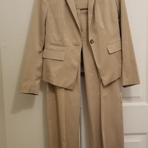 Anne Taylor two piece suite